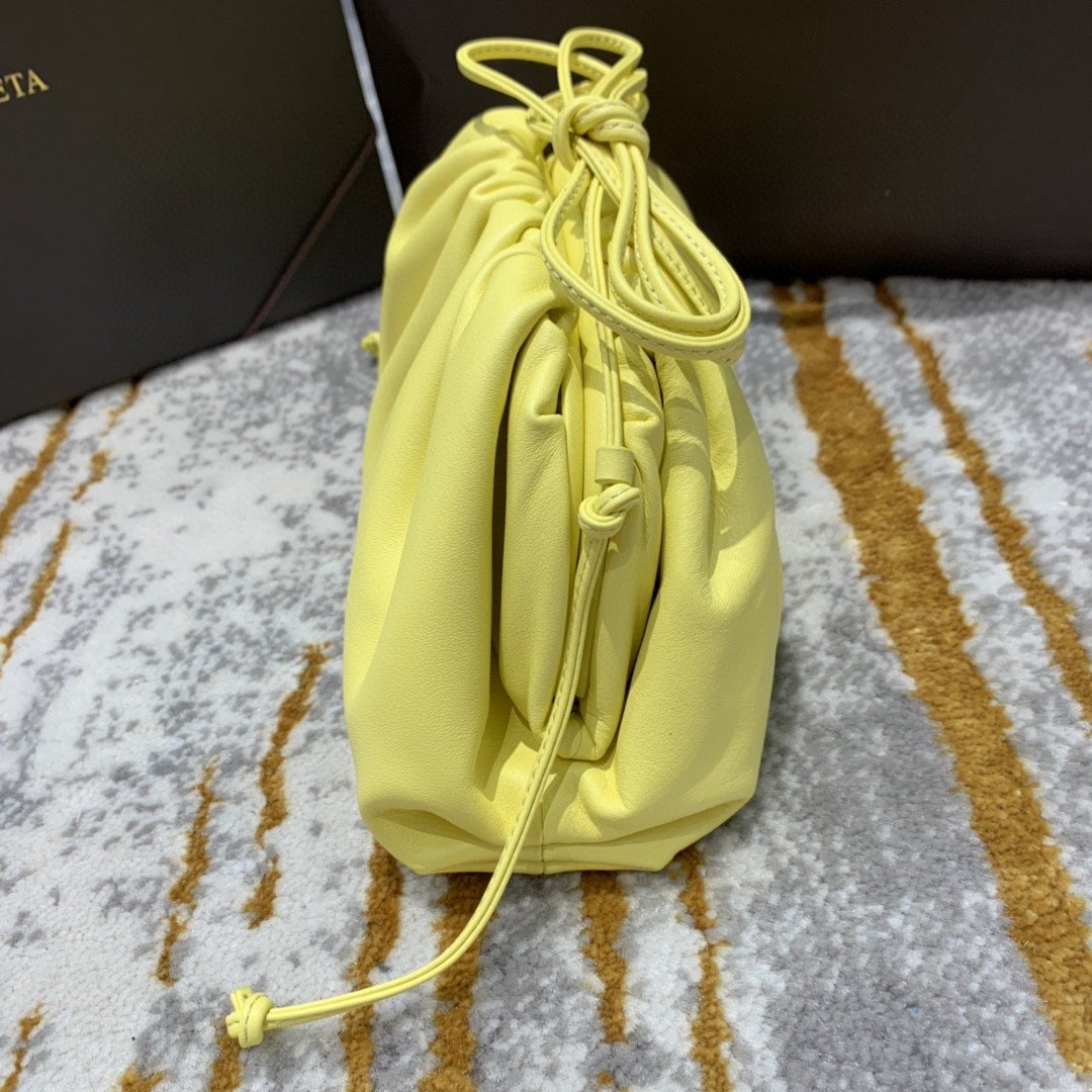 BV Mini Pouch For Women 8.6in/22AmeliaIn Light Yellow