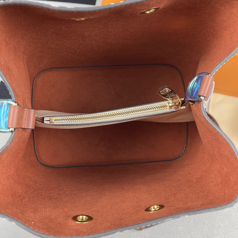 Fan Fashion Lu-Vi bags - 8557