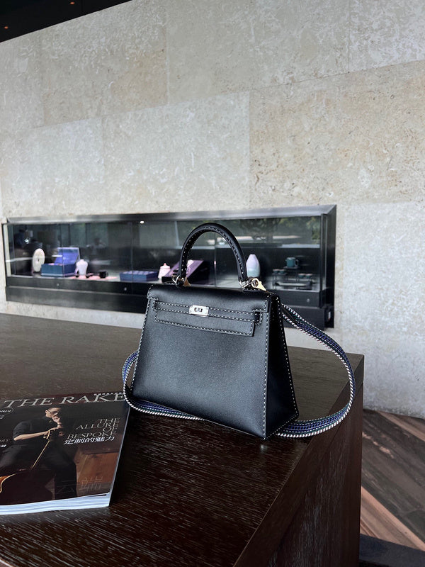 Amelia - HMS Bags - 1525