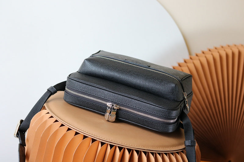 Fan Fashion Lu-Vi bags - 17183