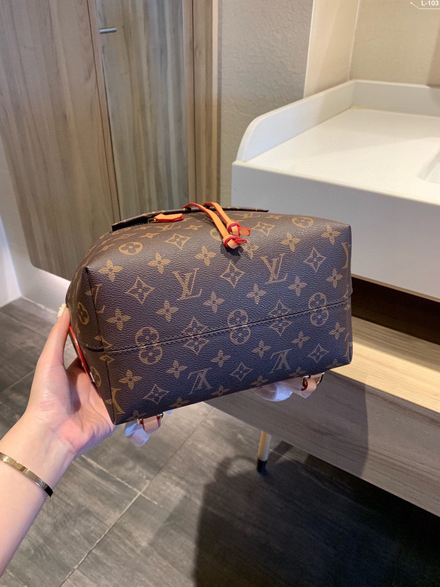 Luxury Handbags Louis Vuitton 477
