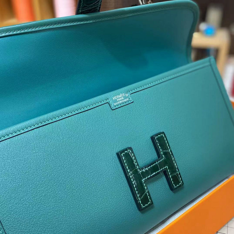Amelia - HMS Bags - 1738