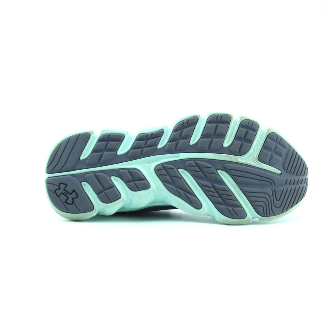 UNDER ARMOUR ASSERT 6