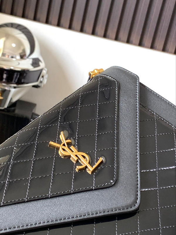 Amelia - YSL Bag - 3760
