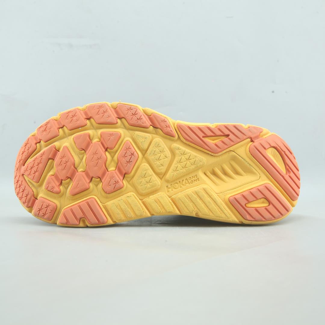 HOKA ONE ONE ARAHI 6