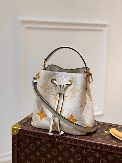 Fan Fashion Lu-Vi bags - 17540