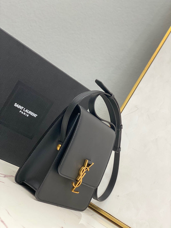 Amelia - YSL Bag - 2077