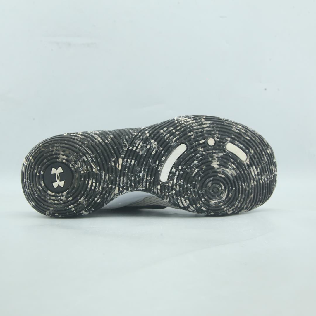 UNDER ARMOUR ZONE BB 2