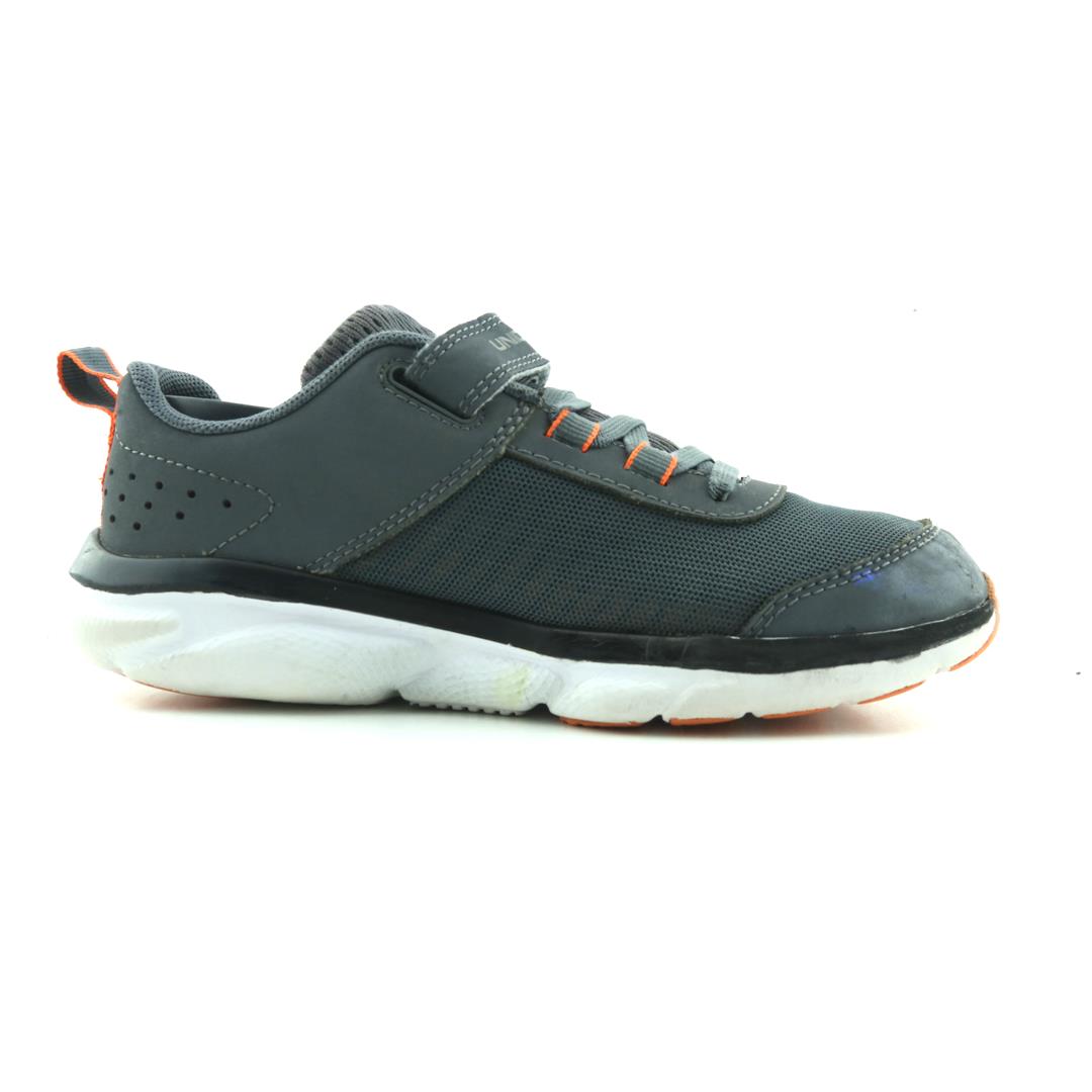 UNDER ARMOUR  ASSERT 8