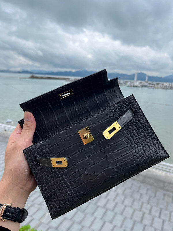 Amelia - HMS Bags - 1637