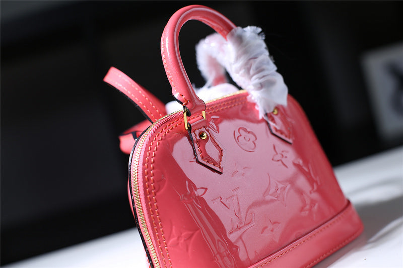 Fan Fashion Lu-Vi bags - 8302
