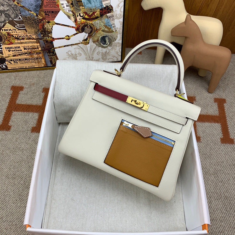 Amelia - HMS Bags - 1719