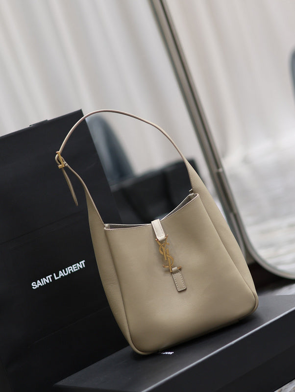 Amelia - YSL Bag - 1853