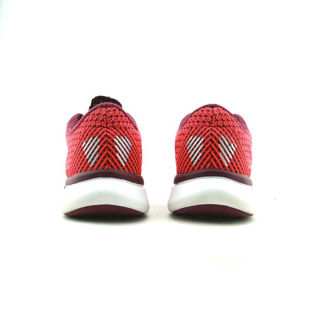 UNDER ARMOUR CHARGED LIGHTNING