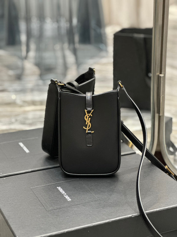 Amelia - YSL Bag - 4000