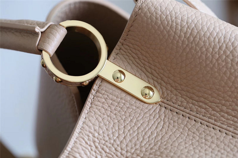 Fan Fashion Lu-Vi bags - 8377