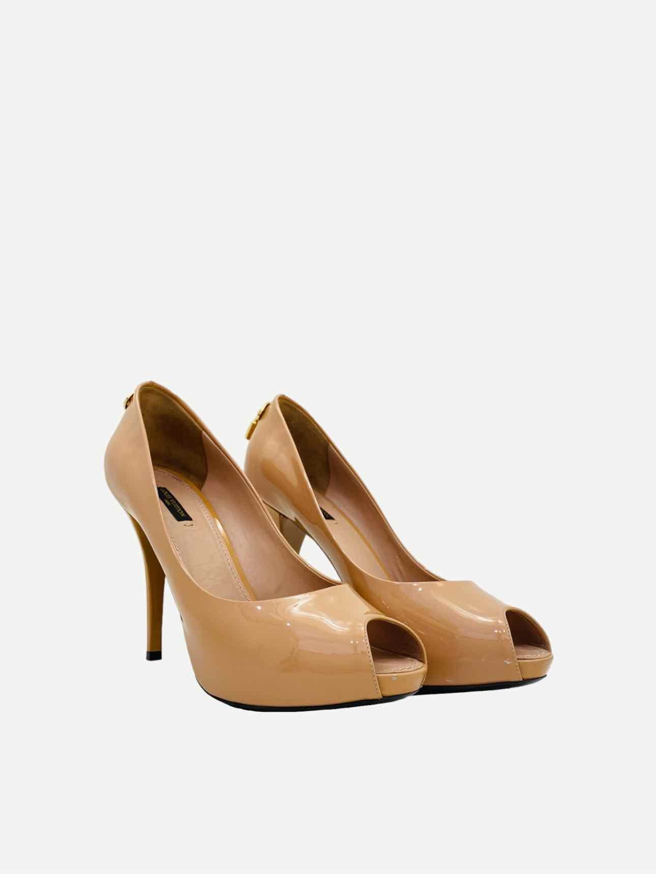 LOUIS VUITTON Oh Really Beige Size EU 41 Pumps