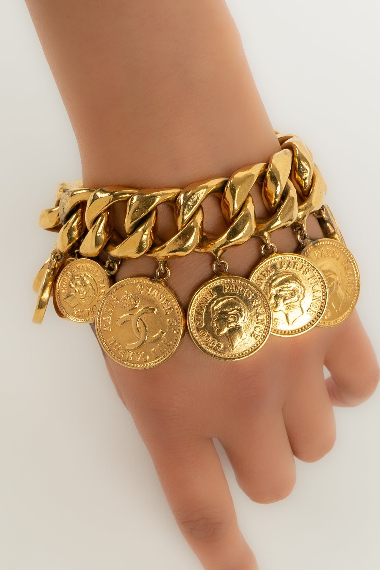 Bracelet doré Chanel