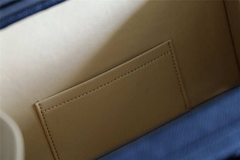 Fan Fashion Lu-Vi bags - 8216