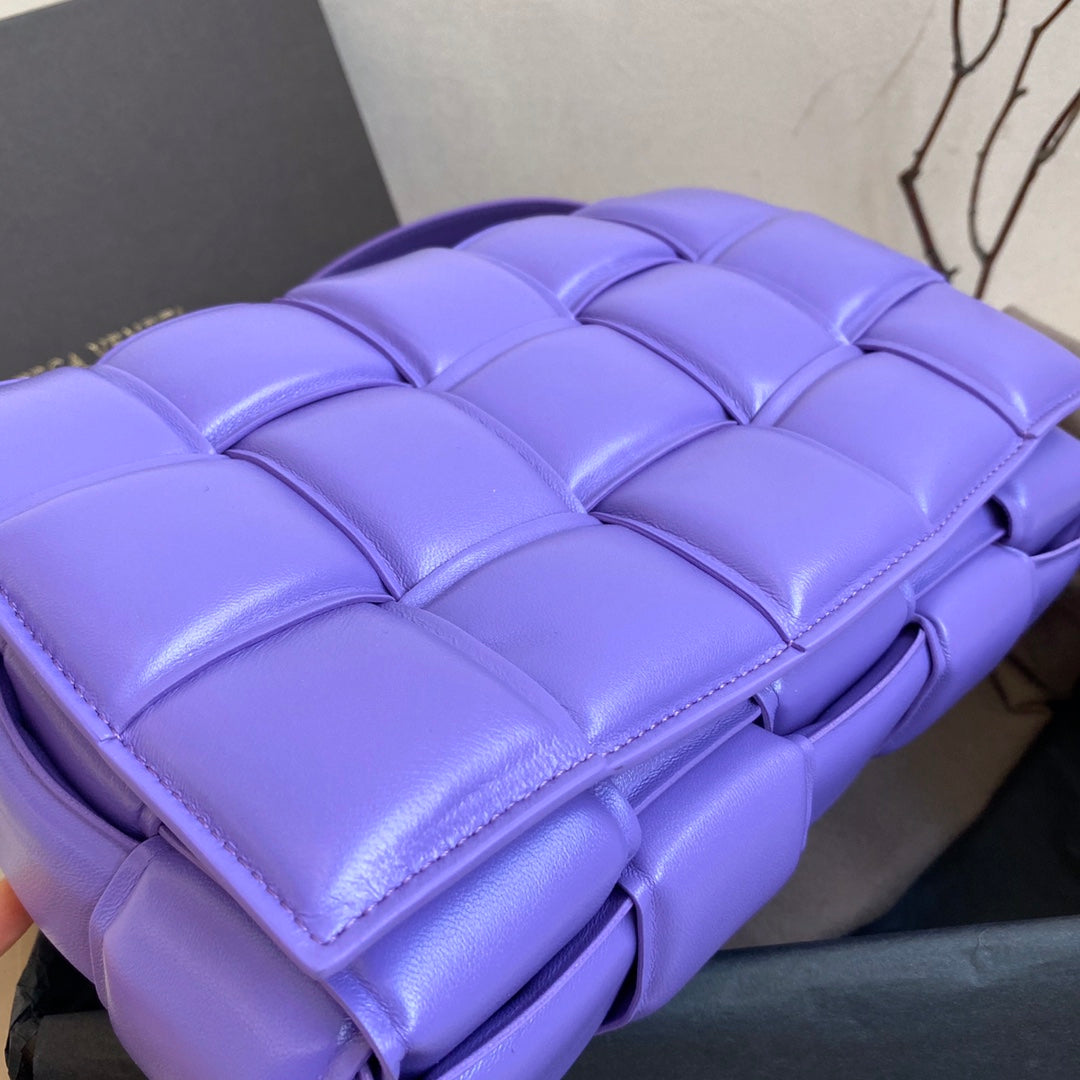 BV Padded Cassette Bag For Women 10.2in/26AmeliaIn Violet