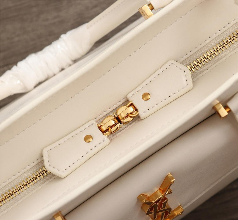 Amelia - YSL Bag - 2937