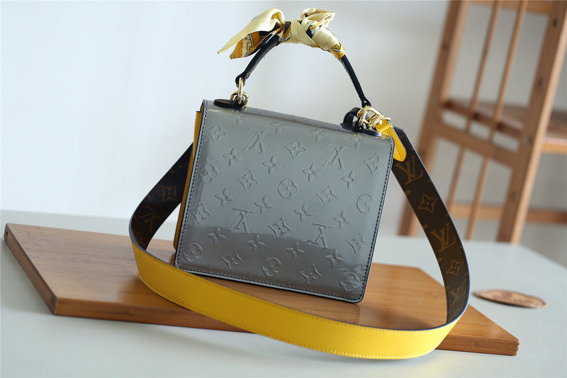 Fan Fashion Lu-Vi bags - 8045