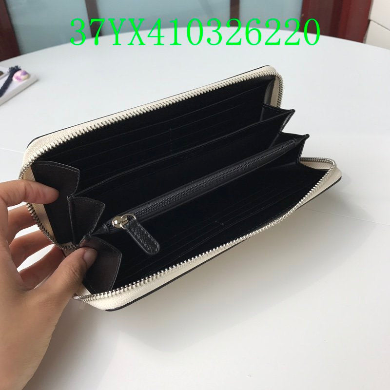Amelia - CAH Wallet - 098