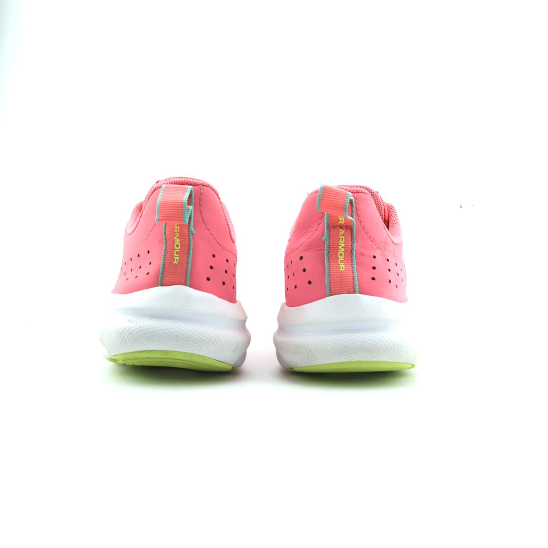 UNDER ARMOUR ASSERT 8
