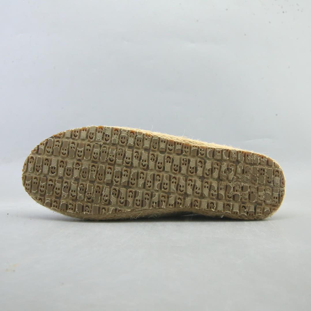 SANUK  .