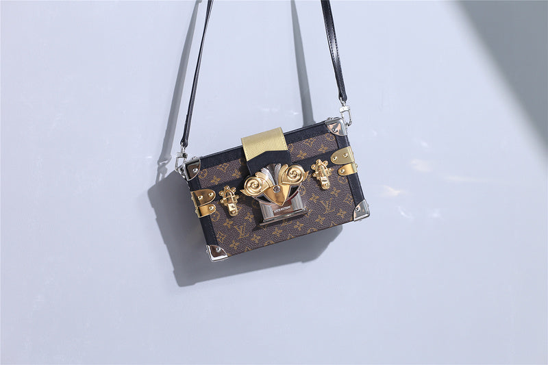 Fan Fashion Lu-Vi bags - 8226