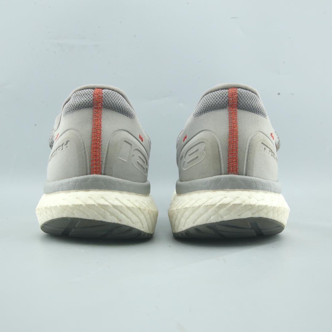 SAUCONY TRUMPH 18