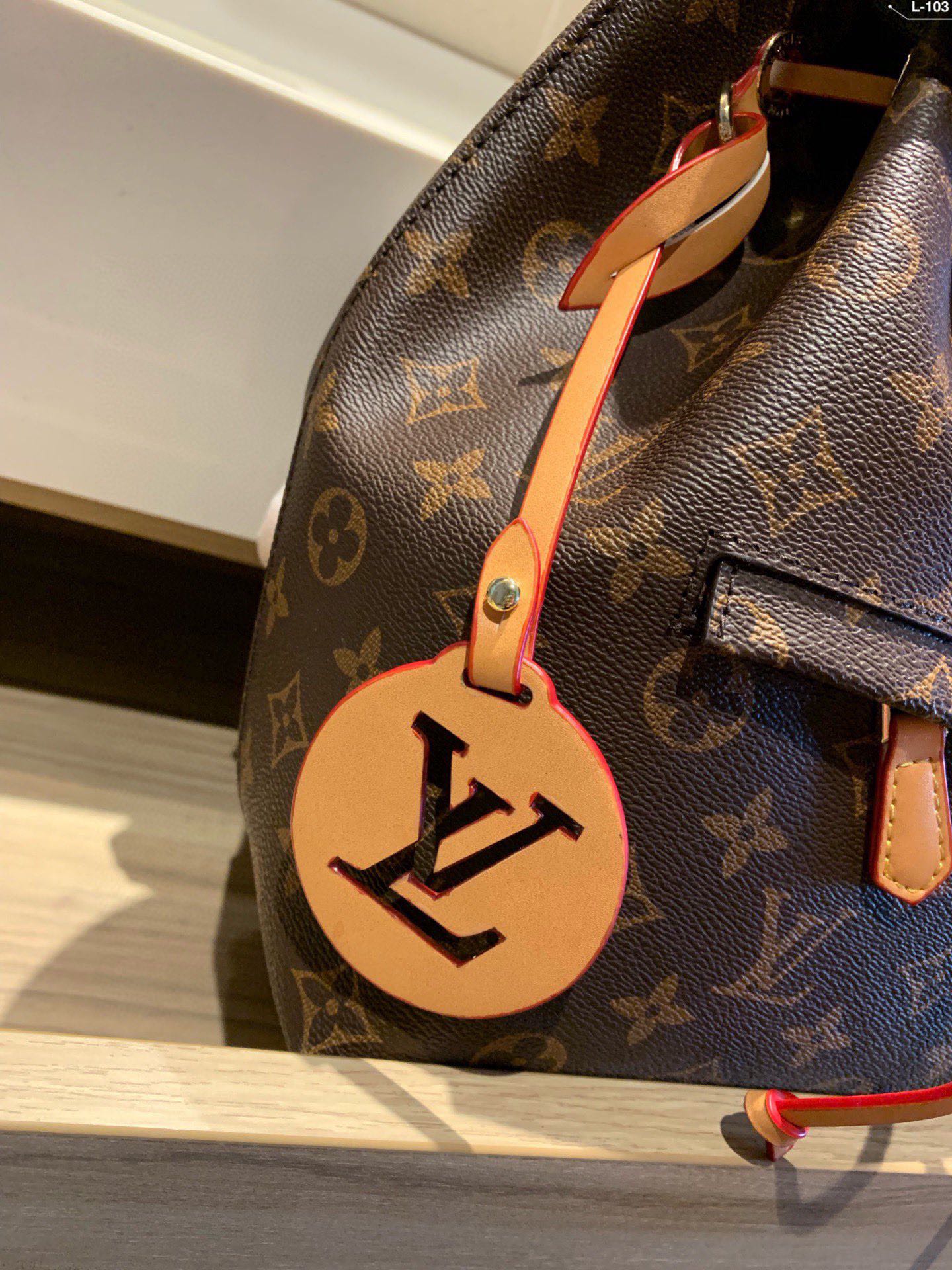 Luxury Handbags Louis Vuitton 477