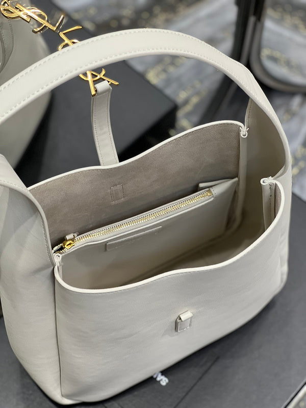 Amelia - YSL Bag - 2486