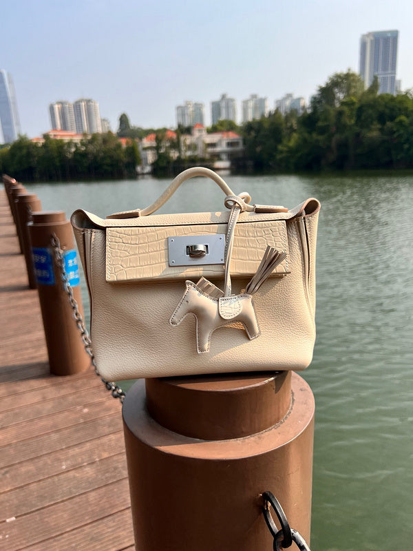 Amelia - HMS Bags - 1757