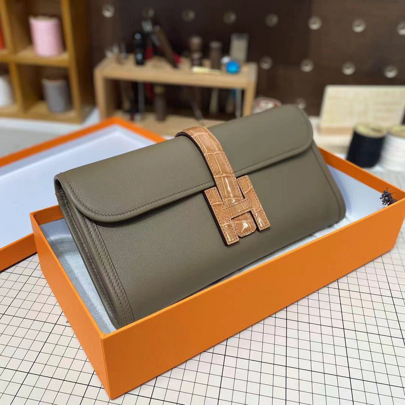 Amelia - HMS Bags - 1738