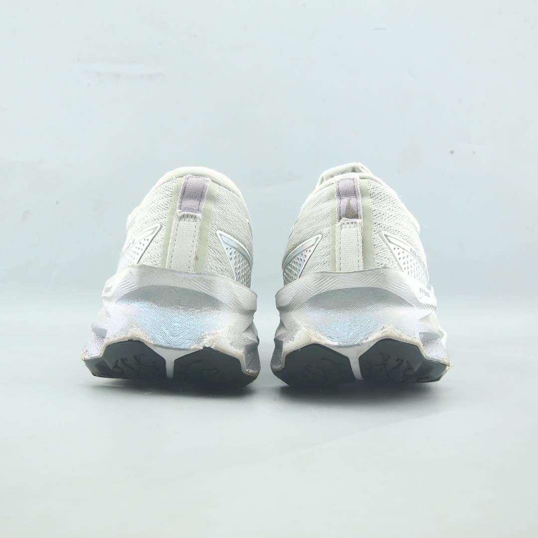 ASICS NOVABLAST 2