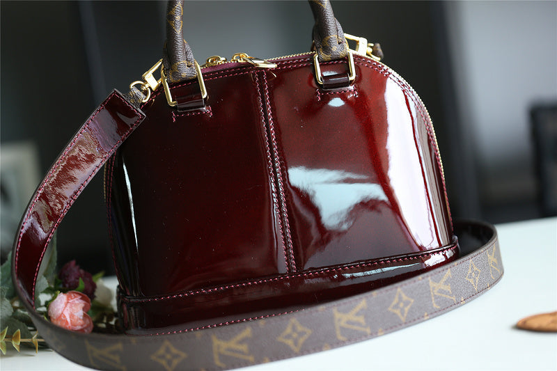 Fan Fashion Lu-Vi bags - 8279