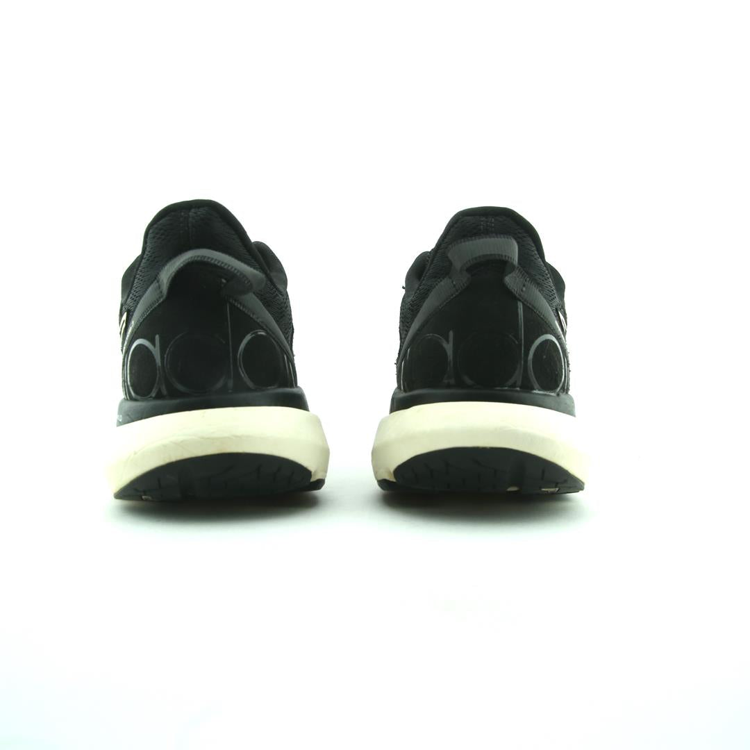 DIADORA MYTHOS BLUSHIELD VOLO 3