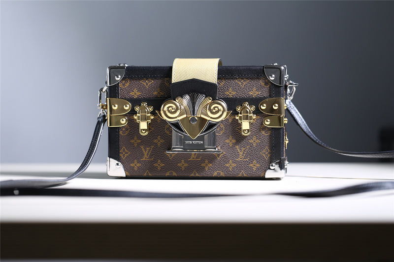 Fan Fashion Lu-Vi bags - 8226