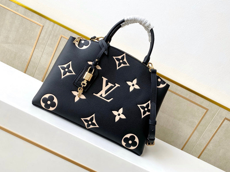 Fan Fashion Lu-Vi bags - 17405