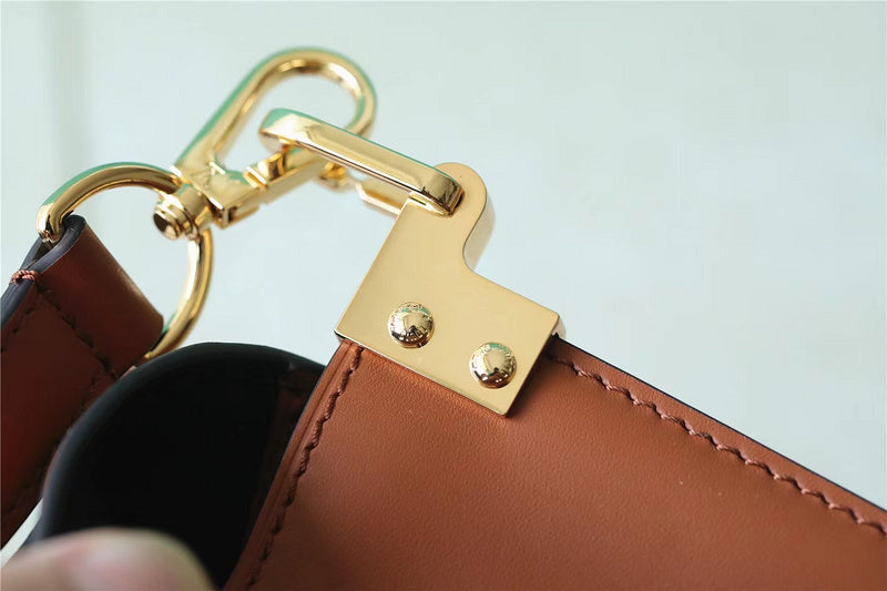 Fan Fashion Lu-Vi bags - 8138