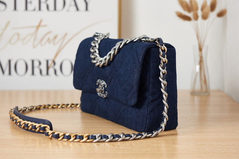 Amelia - CHL Bags - 2011