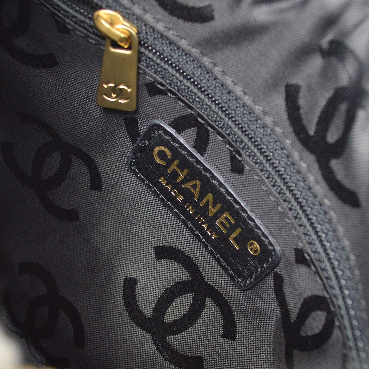 CHANEL 2004-2005 Black Caviar Wild CC Stitch Handbag ao32359