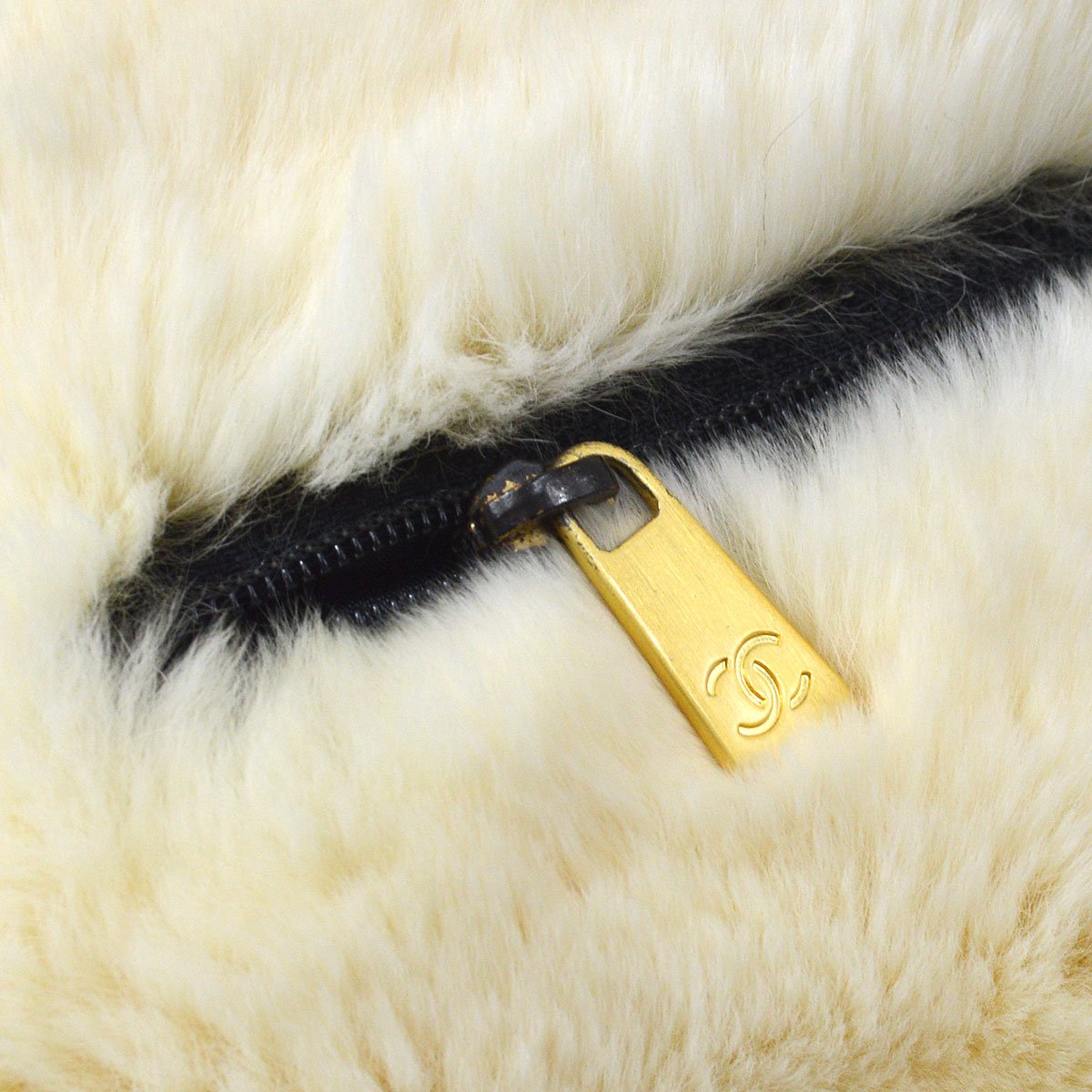 CHANEL 2001 Arm Warmer Bag Fur ao32887