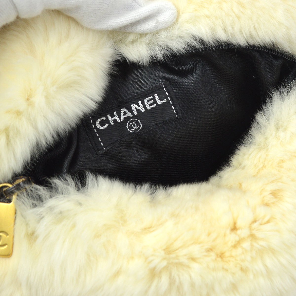 CHANEL 2001 Arm Warmer Bag Fur ao32887