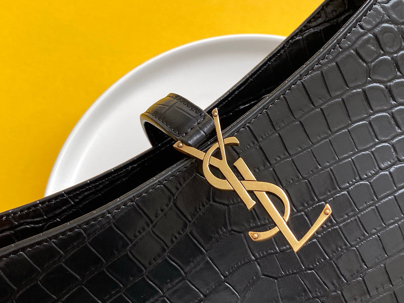Amelia - YSL Bag - 4124
