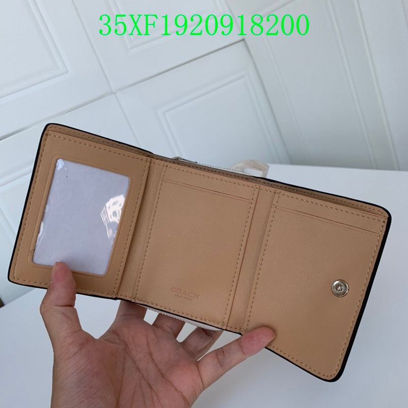 Amelia - CAH Wallet - 069