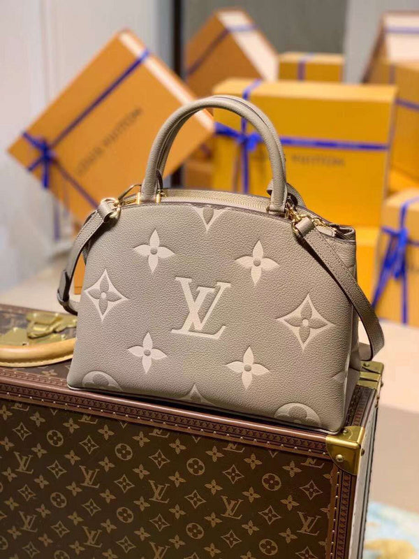 Fan Fashion Lu-Vi bags - 17429