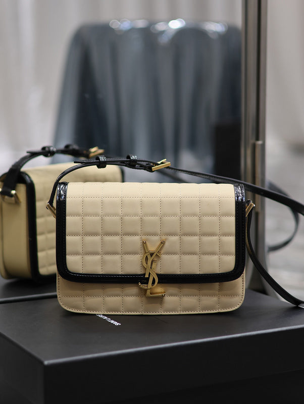 Amelia - YSL Bag - 1841