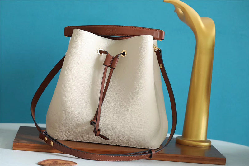 Fan Fashion Lu-Vi bags - 8557